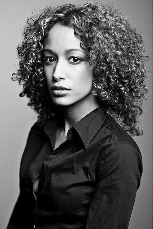 Katrina Nare interpretando a Charlotte