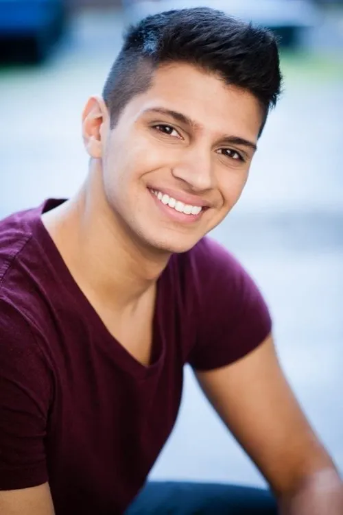 Sam Rahmani ha trabajado con Kavandeep Hayre en 1 ocasiones