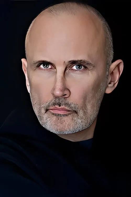 Hüseyin Gülhuy ha trabajado con Kaya Sensev en 1 ocasiones