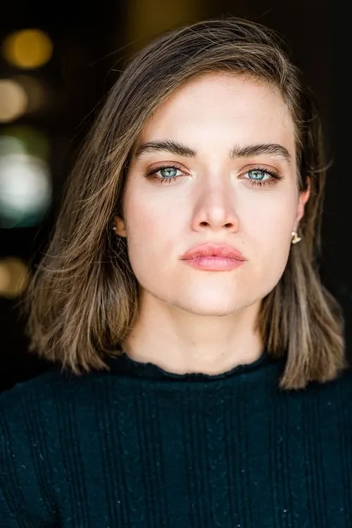 Kayla Carlson interpretando a Maddie James