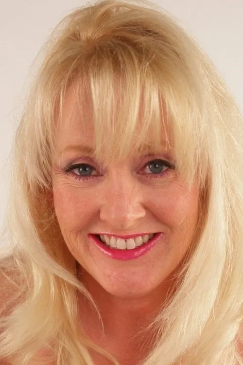 Kayla Kleevage interpretando a 