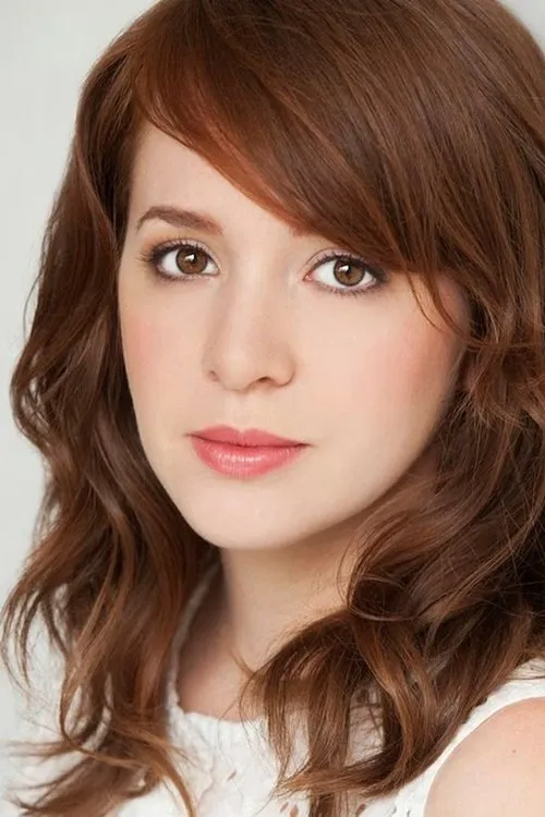 Kayla Lorette interpretando a Julia