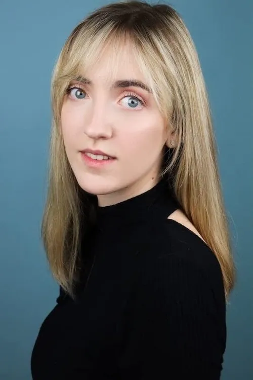 Kaylie Heyner interpretando a Sarah