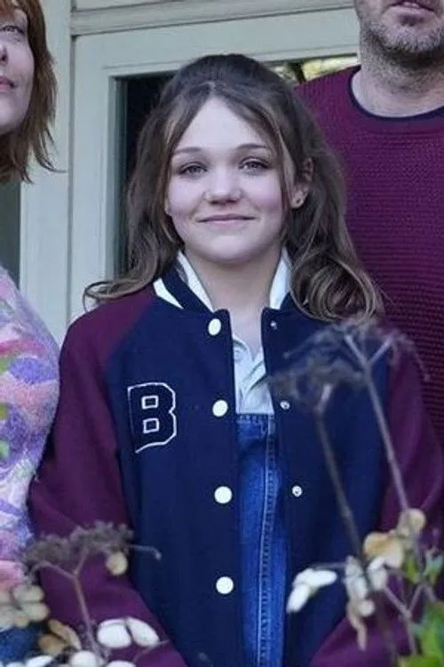 Keane Simons — personaje: Louise