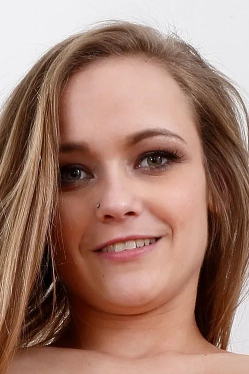 Keegan Kade interpretando a (archive footage)