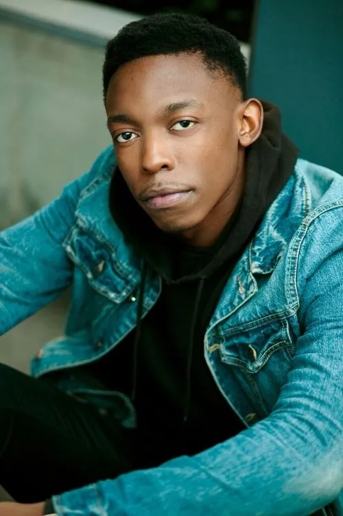 Keith Machekanyanga interpretando a Dave