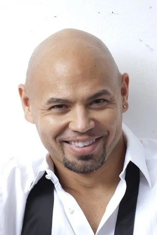 Keith Miller interpretando a Ryan Monroe