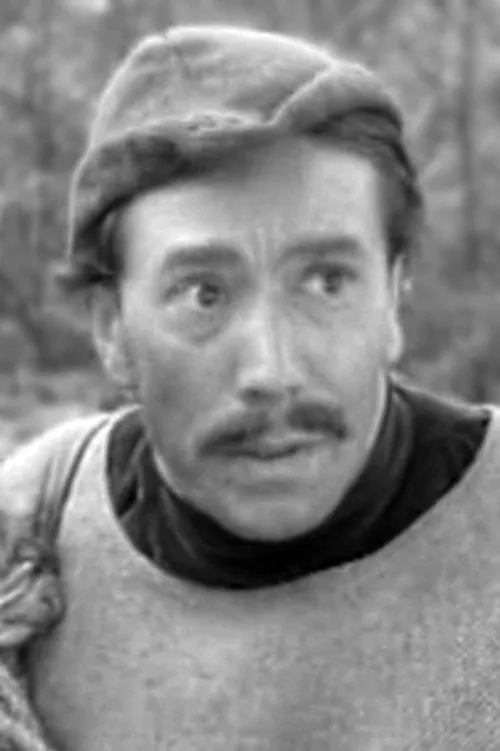 Keith Rawlings interpretando a Police Inspector