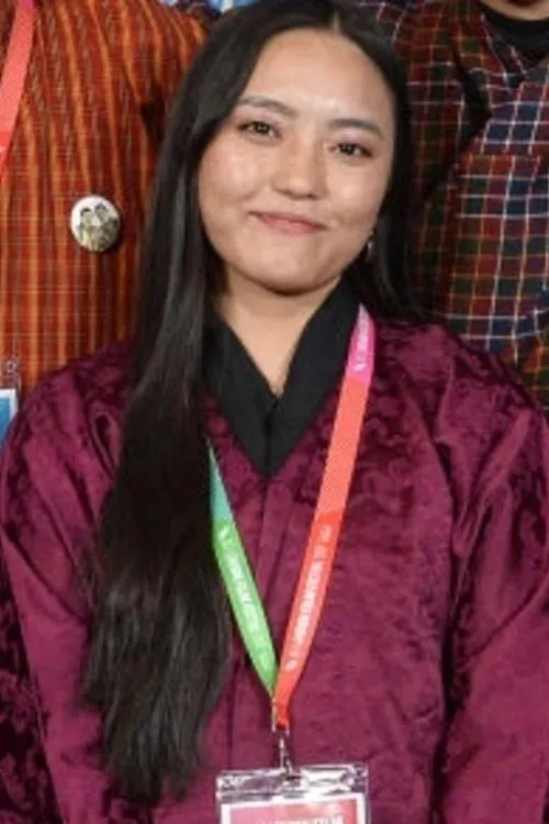 Keldon Lhamo Gurung interpretando a Saldon