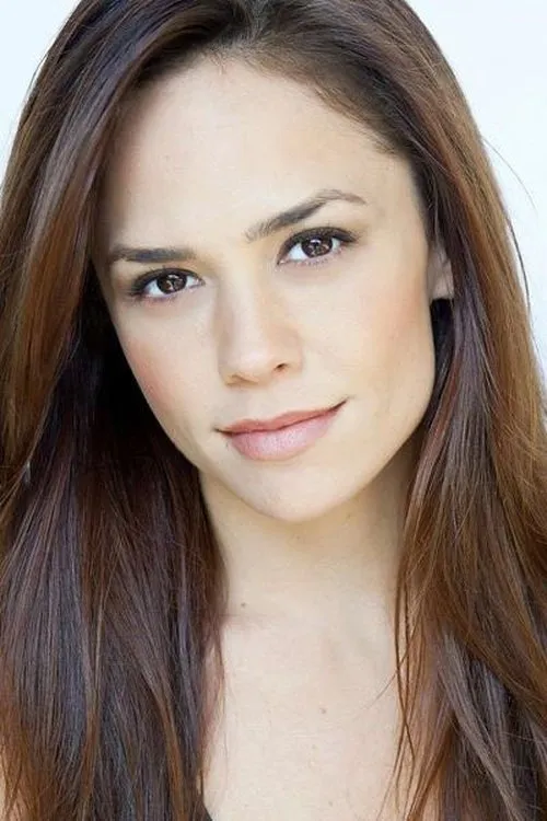 Kelly Albanese interpretando a Lila