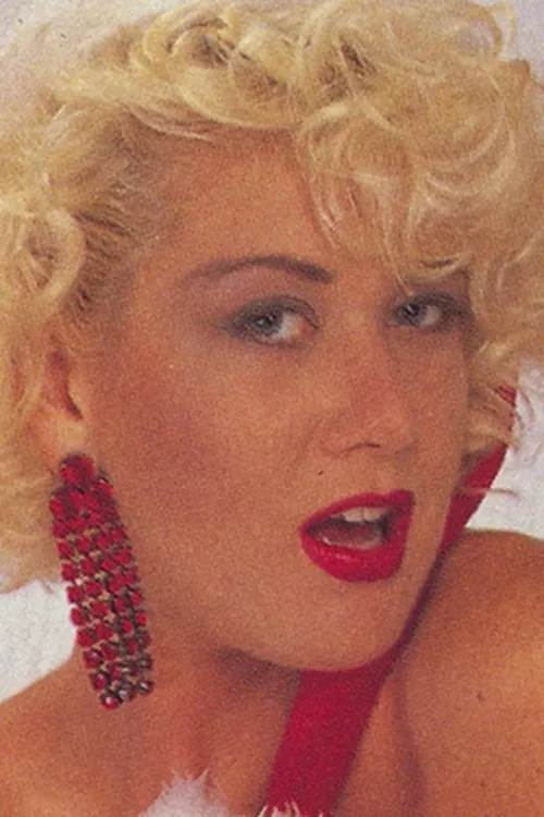 Kelly Blue interpretando a 