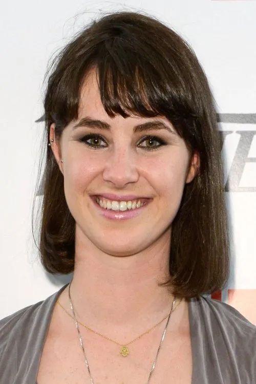 Kelly Byrne interpretando a Sophie