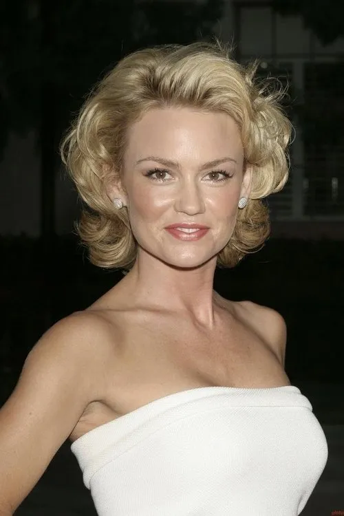 Kelly Carlson interpretando a Kate Triton