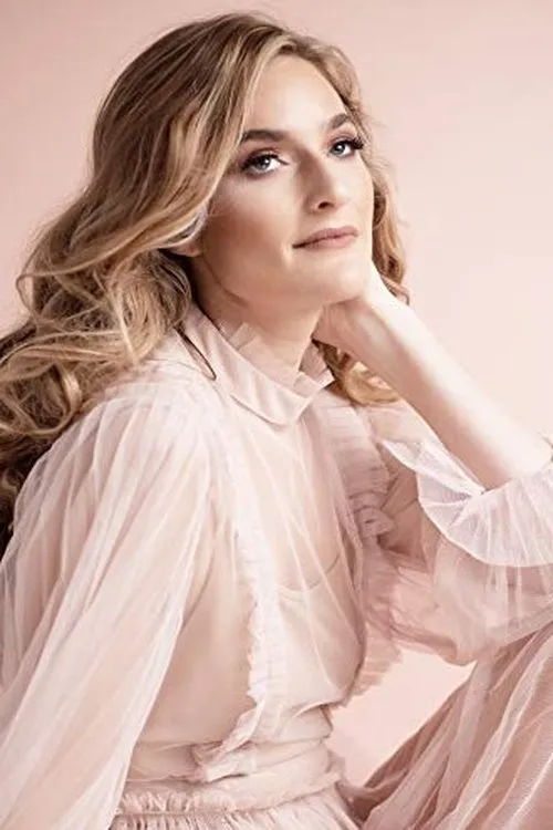 Kelly Murtagh interpretando a Ivy