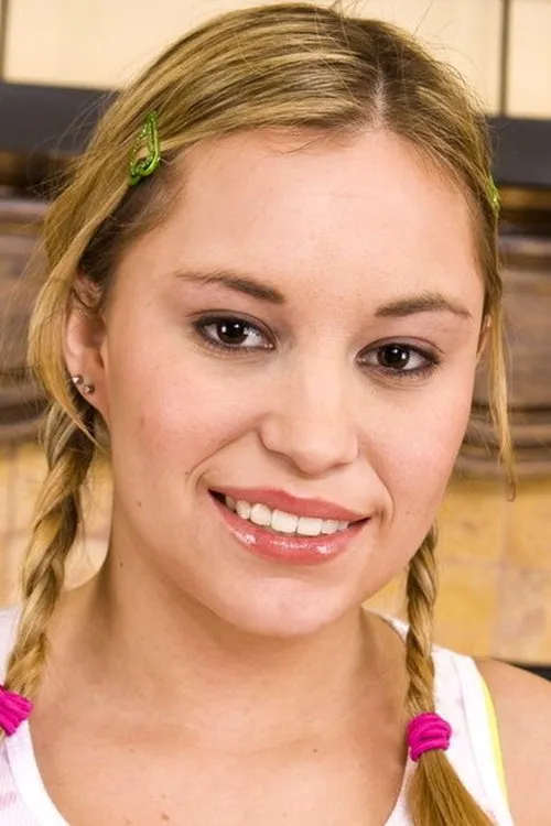 Kelly Skyline interpretando a Harem Group