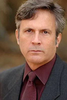 Michael-Demby Cain ha trabajado con Ken Land en 1 ocasiones