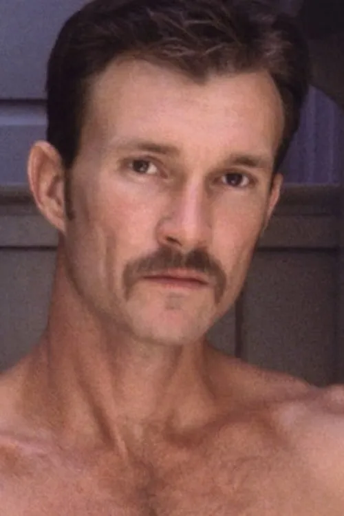 Ken Orsini interpretando a