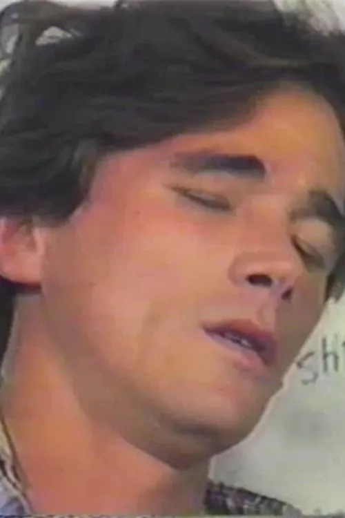 Ken Rogers interpretando a Kenny