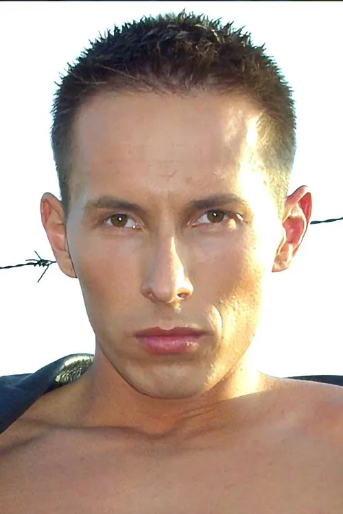 Ken Spencer interpretando a 