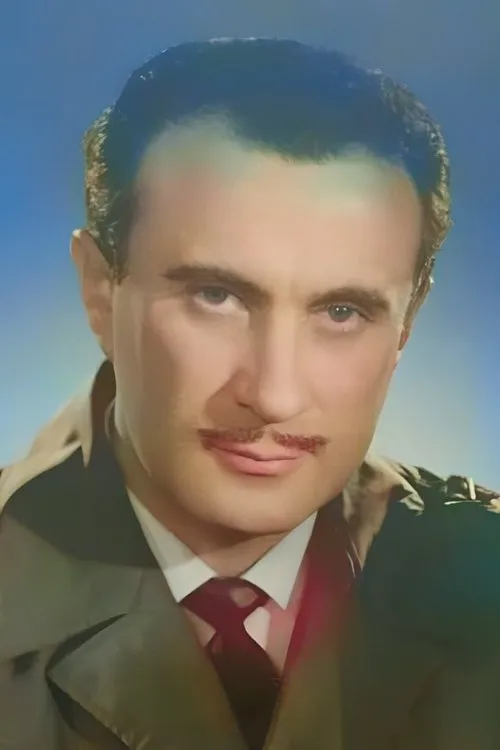 Kenan Artun interpretando a