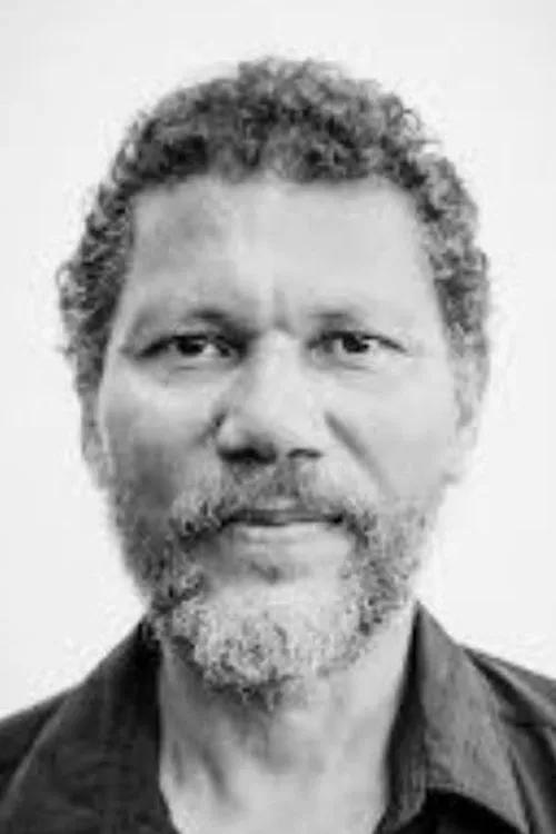 Kenneth Herdigein interpretando a Agent