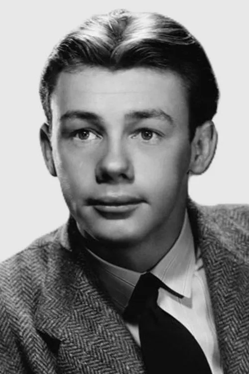 Kenny Bowers interpretando a Ray Kent