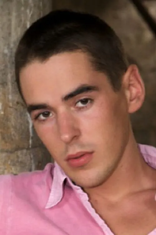 Kenny Carlson interpretando a 