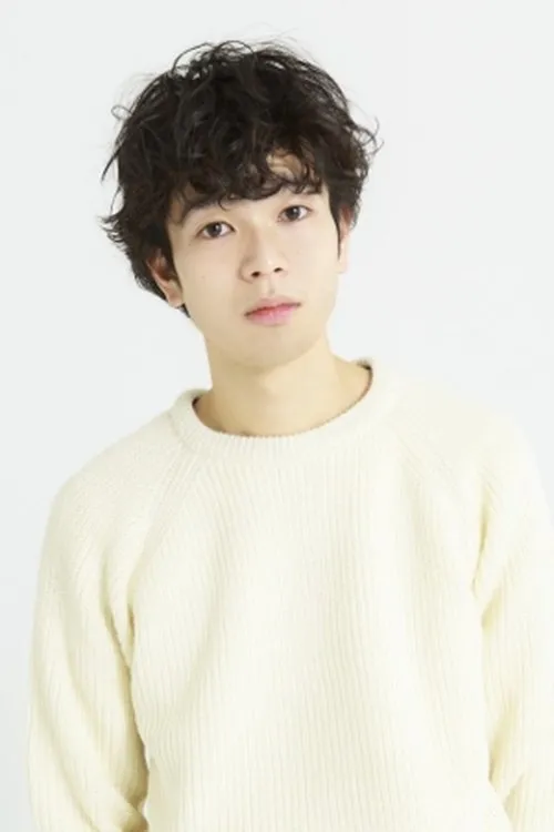 Kenshiro Iwai interpretando a Usuke Sakagami