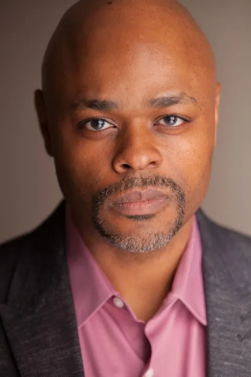 KenYatta Rogers interpretando a Himself / Ferdinando