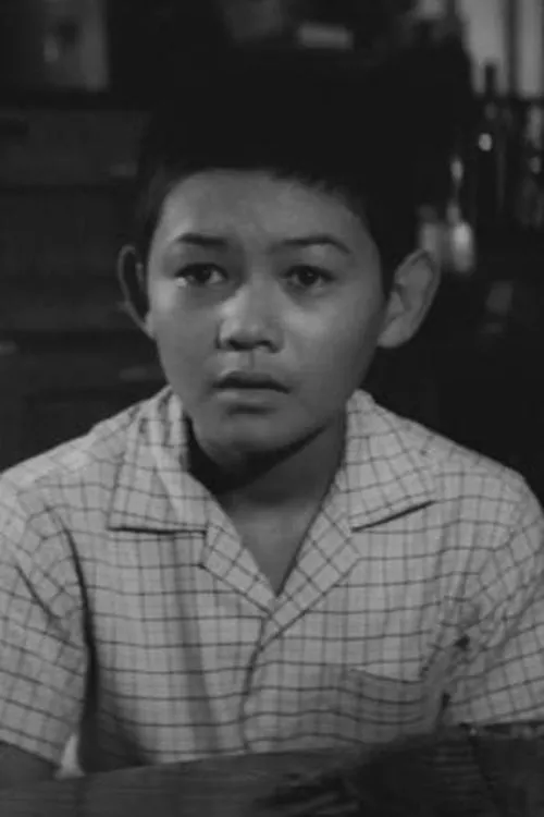 Kenzaburo Osawa interpretando a 