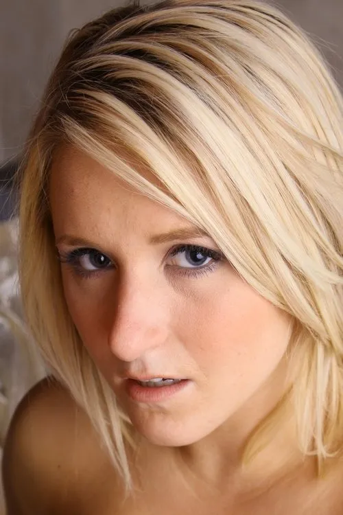 Kenzie Karter interpretando a 