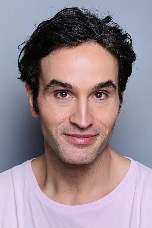 Kerem Can interpretando a Koray