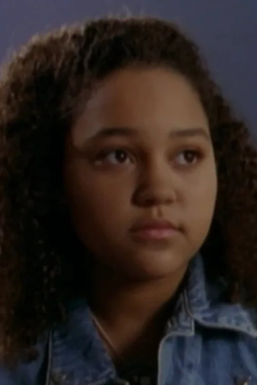Kerry Duff — personaje: Kayla West
