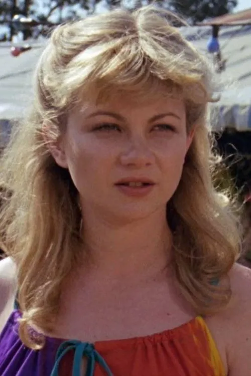 Kerry Mack interpretando a Donna