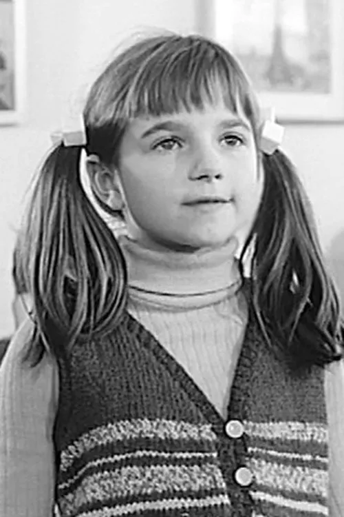 Kerstin Kulakowski interpretando a Katrin Heinze