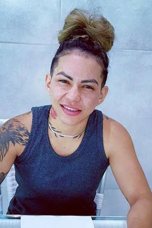 Ketlen Souza interpretando a Self