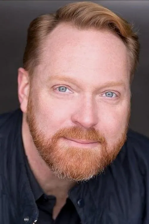 Kevin Allison interpretando a 