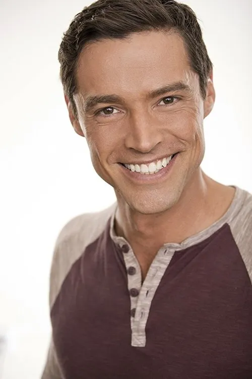 Kevin Caliber interpretando a Bodyguard