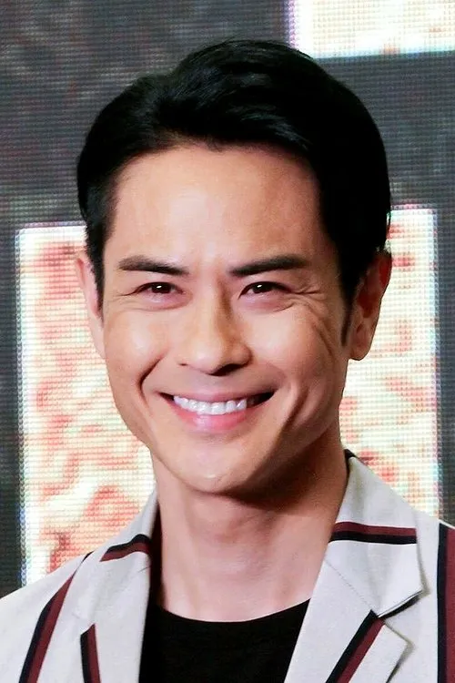 Kevin Cheng interpretando a Dr Yim Hok Fung