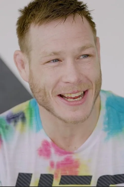 Kevin Croom interpretando a Self