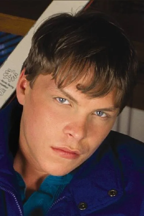 Kevin Dean interpretando a 