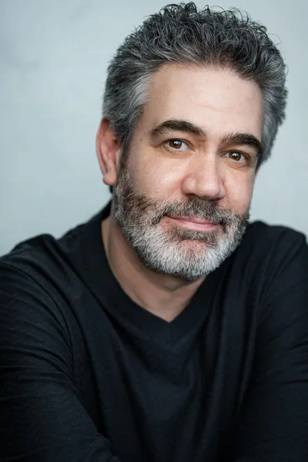 Kate Wetherhead ha trabajado con Kevin Del Aguila en 1 ocasiones