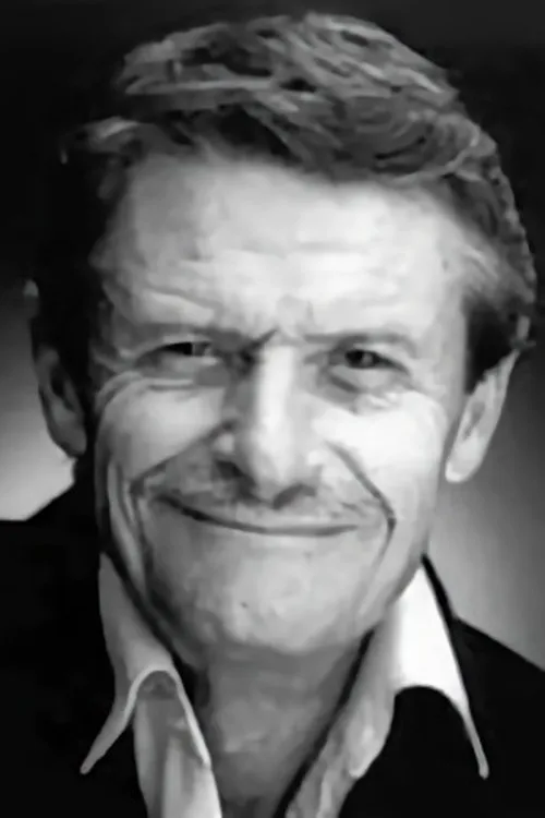 Kevin Golsby interpretando a Insurance Man