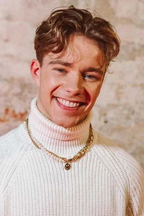 Kevin Haugan — personaje: Pil