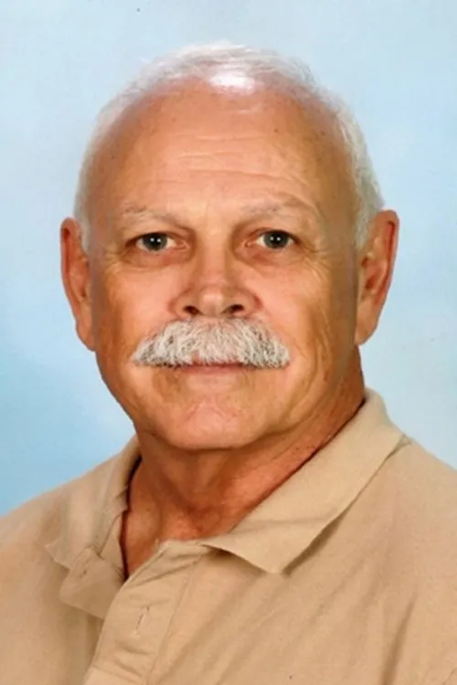 Chris Baz ha trabajado con Kevin Hides en 1 ocasiones