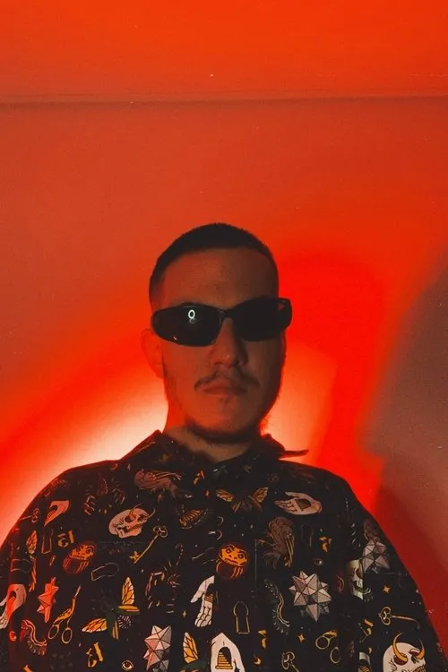 Ana Carolina Qualtieri ha trabajado con Kevin Horikoshi en 1 ocasiones