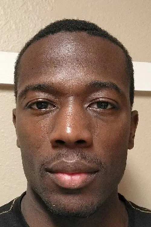 Kevin Johnson interpretando a Self