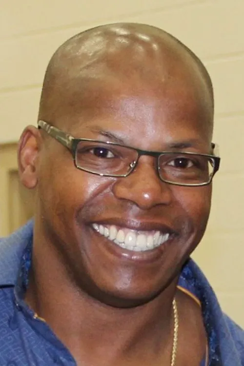 Kevin Mack interpretando a Mackmaulus