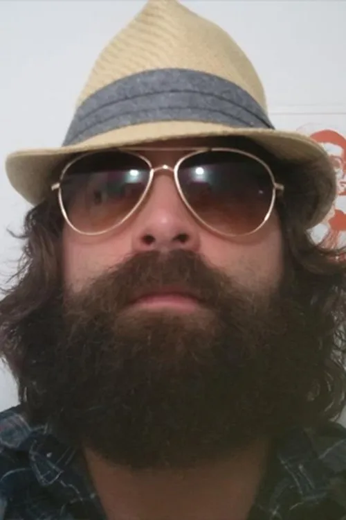 Kevin Martenson interpretando a Johnny Goodtime