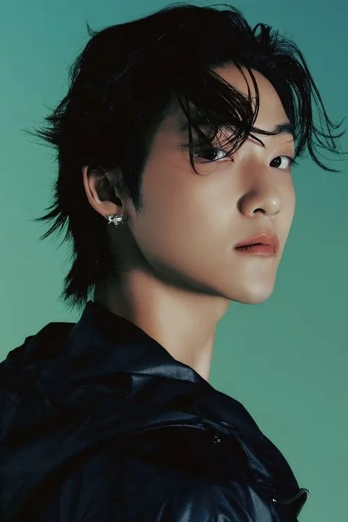 Kevin Moon interpretando a MC